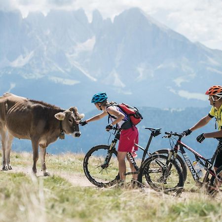Hotel Cosmea 4 Stars - Your Dolomites Experience Ortisei Bagian luar foto